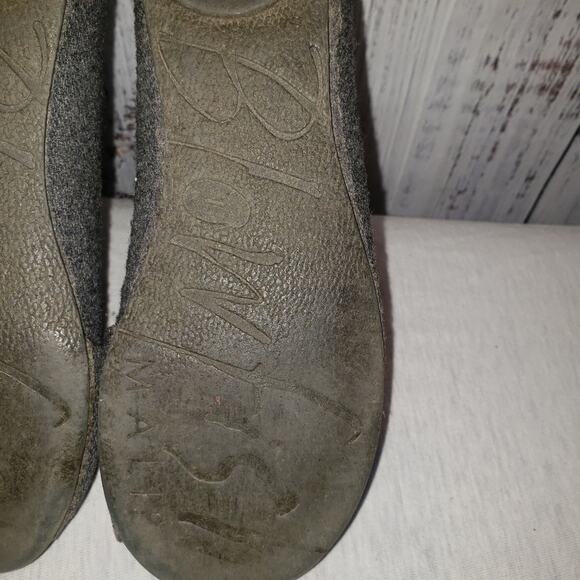 GUC, Girls Blowfish Gray Tweed style flats w/ metal toned button accents, Sz 13. - Picture 9 of 11